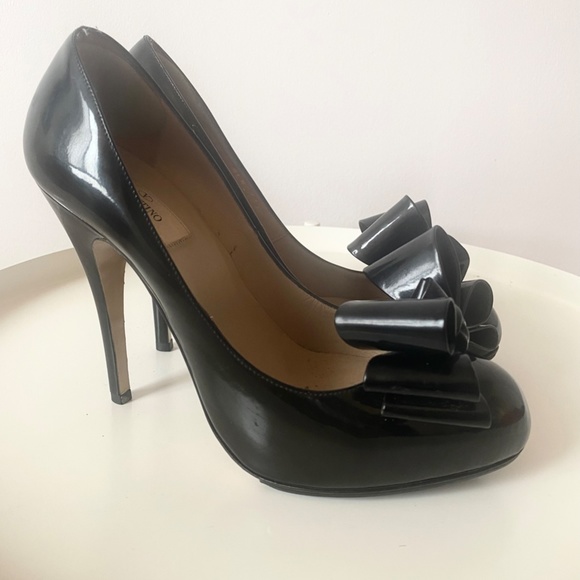 👠VALENTINO GARVANI Black Bow Pump Heels👠 - Picture 3 of 9